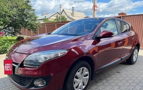 Renault Megane III, 2014 год, 890 000 рублей, 2 фотография