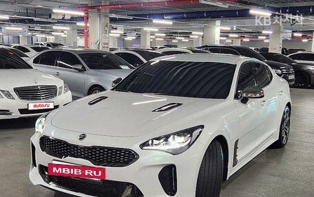 KIA Stinger I, 2020 год, 2 390 000 рублей, 13 фотография