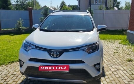 Toyota RAV4, 2016 год, 2 250 000 рублей, 2 фотография