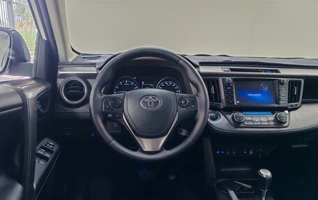 Toyota RAV4, 2019 год, 2 690 000 рублей, 15 фотография