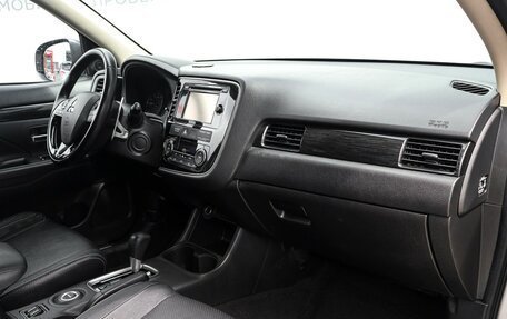 Mitsubishi Outlander III рестайлинг 3, 2016 год, 1 775 000 рублей, 12 фотография
