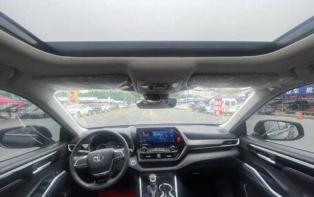 Toyota Highlander, 2022 год, 3 665 073 рублей, 2 фотография