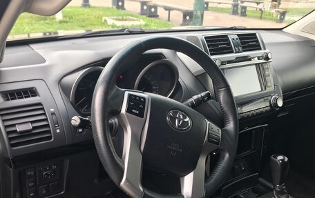 Toyota Land Cruiser Prado 150 рестайлинг 2, 2015 год, 3 900 000 рублей, 12 фотография