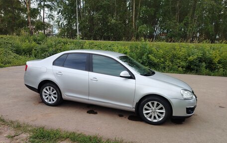 Volkswagen Jetta VI, 2010 год, 655 000 рублей, 2 фотография
