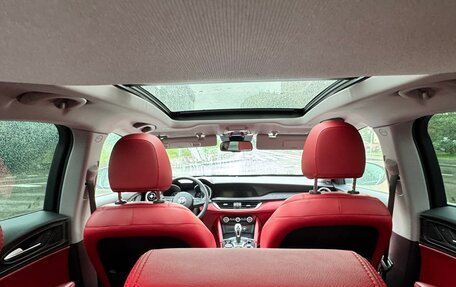 Alfa Romeo Stelvio, 2019 год, 2 450 000 рублей, 16 фотография