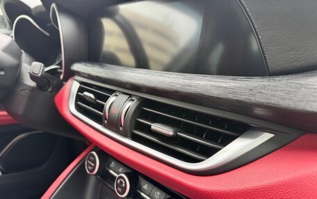 Alfa Romeo Stelvio, 2019 год, 2 450 000 рублей, 15 фотография