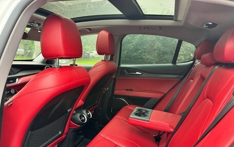 Alfa Romeo Stelvio, 2019 год, 2 450 000 рублей, 29 фотография