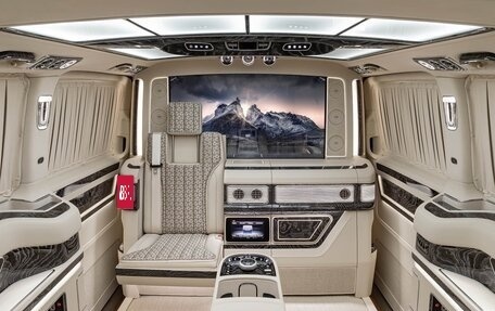 Mercedes-Benz V-Класс, 2025 год, 47 000 000 рублей, 3 фотография