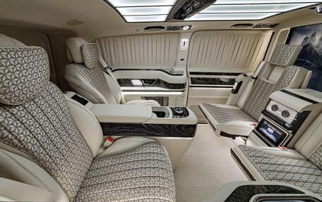Mercedes-Benz V-Класс, 2025 год, 47 000 000 рублей, 21 фотография