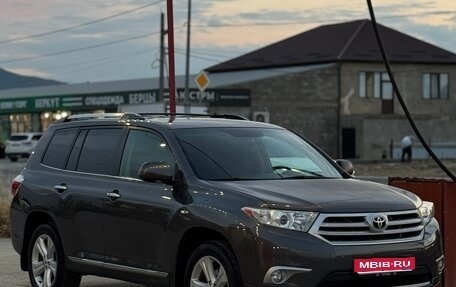 Toyota Highlander III, 2011 год, 1 900 000 рублей, 1 фотография