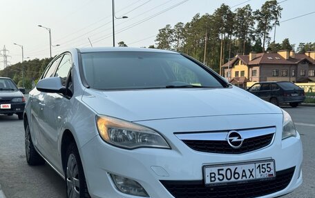 Opel Astra J, 2011 год, 629 000 рублей, 2 фотография