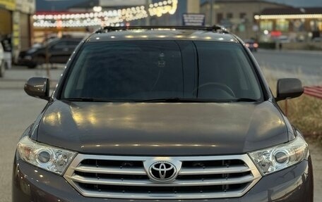 Toyota Highlander III, 2011 год, 1 900 000 рублей, 2 фотография