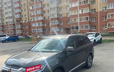 Mitsubishi Outlander III рестайлинг 3, 2019 год, 1 750 000 рублей, 3 фотография