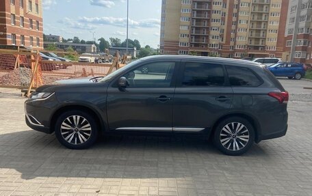 Mitsubishi Outlander III рестайлинг 3, 2019 год, 1 750 000 рублей, 6 фотография