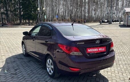 Hyundai Solaris II рестайлинг, 2011 год, 835 000 рублей, 3 фотография