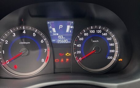 Hyundai Solaris II рестайлинг, 2011 год, 600 000 рублей, 11 фотография