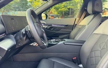 BMW 5 серия, 2025 год, 8 980 000 рублей, 15 фотография
