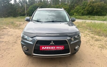 Mitsubishi Outlander III рестайлинг 3, 2011 год, 950 000 рублей, 2 фотография