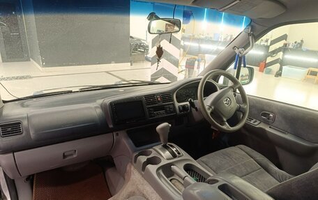 Mazda Bongo Friendee i рестайлинг, 2004 год, 650 000 рублей, 8 фотография
