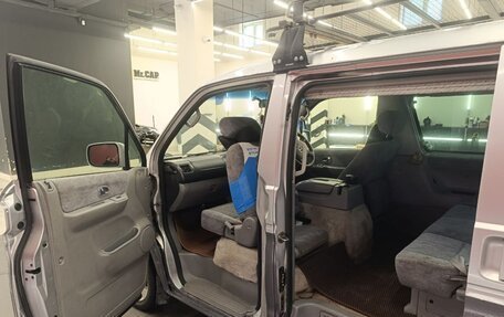 Mazda Bongo Friendee i рестайлинг, 2004 год, 650 000 рублей, 9 фотография
