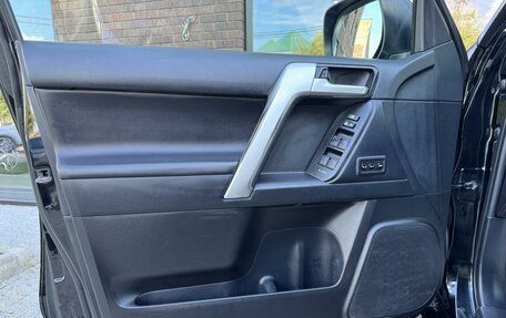 Toyota Land Cruiser Prado 150 рестайлинг 2, 2017 год, 3 990 000 рублей, 19 фотография