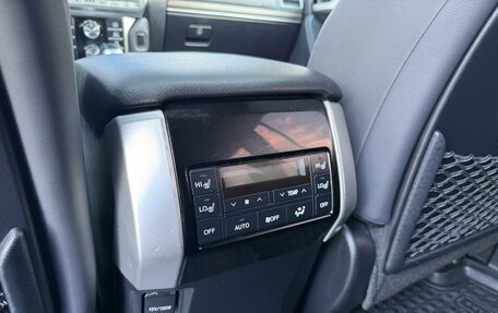 Toyota Land Cruiser Prado 150 рестайлинг 2, 2017 год, 3 990 000 рублей, 18 фотография