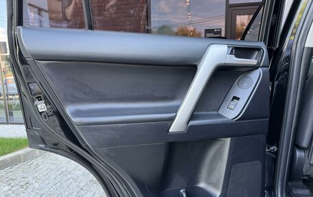 Toyota Land Cruiser Prado 150 рестайлинг 2, 2017 год, 3 990 000 рублей, 16 фотография