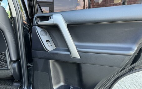 Toyota Land Cruiser Prado 150 рестайлинг 2, 2017 год, 3 990 000 рублей, 29 фотография