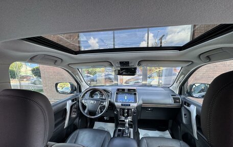 Toyota Land Cruiser Prado 150 рестайлинг 2, 2017 год, 3 990 000 рублей, 32 фотография