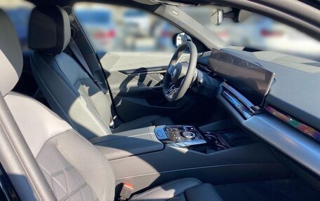BMW 5 серия, 2025 год, 8 980 000 рублей, 6 фотография