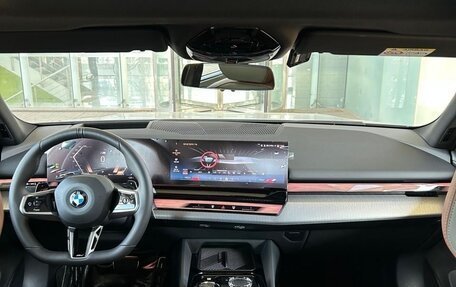 BMW 5 серия, 2025 год, 8 980 000 рублей, 3 фотография