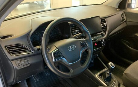 Hyundai Solaris II рестайлинг, 2021 год, 1 630 000 рублей, 14 фотография
