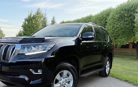 Toyota Land Cruiser Prado 150 рестайлинг 2, 2022 год, 5 750 000 рублей, 3 фотография
