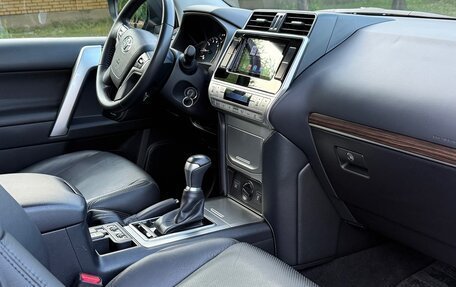 Toyota Land Cruiser Prado 150 рестайлинг 2, 2022 год, 5 750 000 рублей, 6 фотография