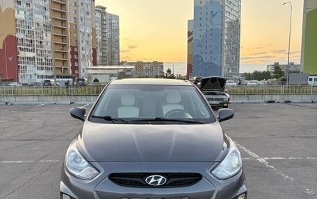 Hyundai Solaris II рестайлинг, 2012 год, 560 000 рублей, 3 фотография