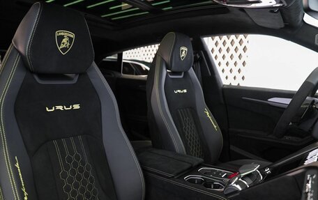 Lamborghini Urus I, 2024 год, 42 000 000 рублей, 17 фотография