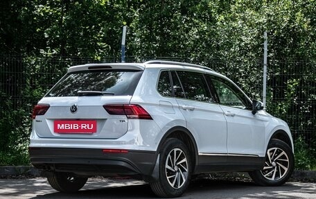 Volkswagen Tiguan II, 2018 год, 1 900 000 рублей, 2 фотография