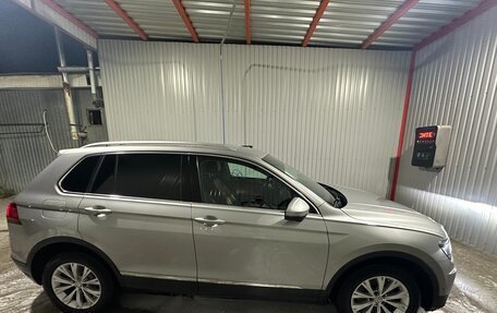 Volkswagen Tiguan II, 2016 год, 1 600 000 рублей, 2 фотография