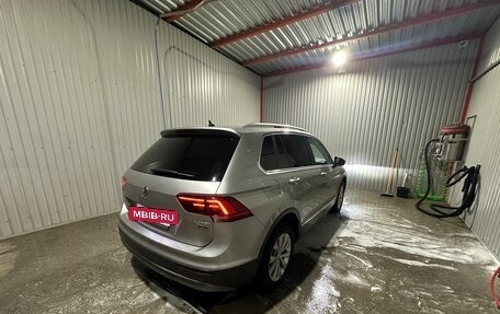 Volkswagen Tiguan II, 2016 год, 1 600 000 рублей, 3 фотография