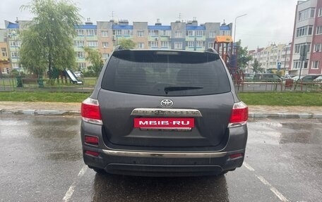 Toyota Highlander III, 2012 год, 1 800 000 рублей, 2 фотография