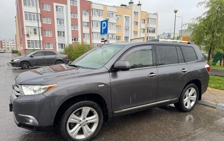 Toyota Highlander III, 2012 год, 1 800 000 рублей, 3 фотография