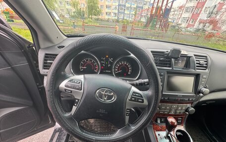 Toyota Highlander III, 2012 год, 1 800 000 рублей, 17 фотография