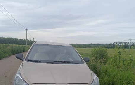 Hyundai Solaris II рестайлинг, 2013 год, 850 000 рублей, 2 фотография