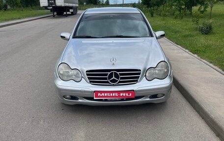 Mercedes-Benz C-Класс, 2002 год, 700 000 рублей, 1 фотография
