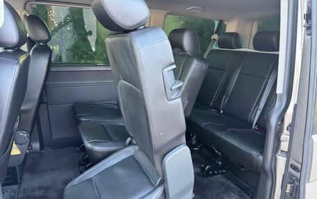 Volkswagen Caravelle T6 рестайлинг, 2018 год, 5 500 000 рублей, 11 фотография