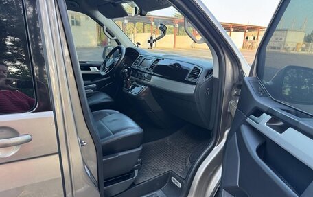 Volkswagen Caravelle T6 рестайлинг, 2018 год, 5 500 000 рублей, 10 фотография