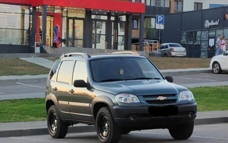 Chevrolet Niva I рестайлинг, 2009 год, 820 000 рублей, 2 фотография