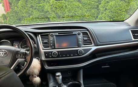 Toyota Highlander III, 2013 год, 2 980 000 рублей, 2 фотография