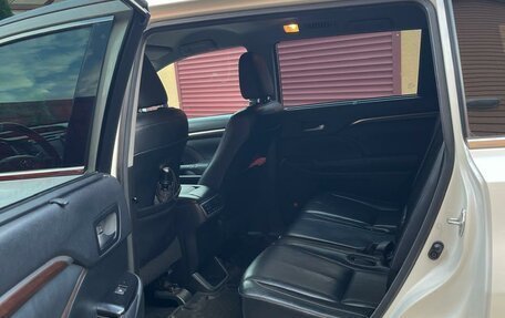 Toyota Highlander III, 2013 год, 2 980 000 рублей, 3 фотография