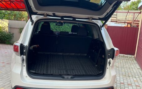 Toyota Highlander III, 2013 год, 2 980 000 рублей, 10 фотография